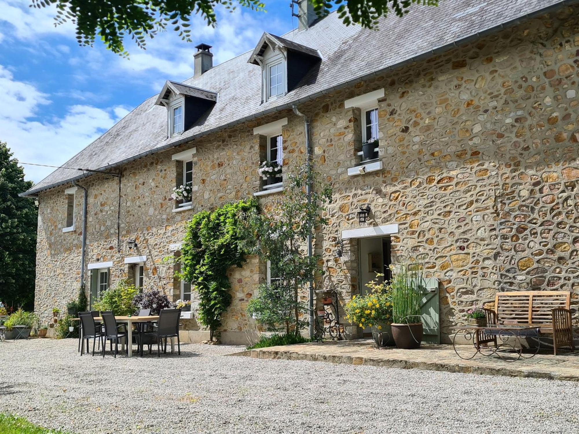 La Maison Des Tilleuls Saint-Germain-Sur-Seves Exterior photo